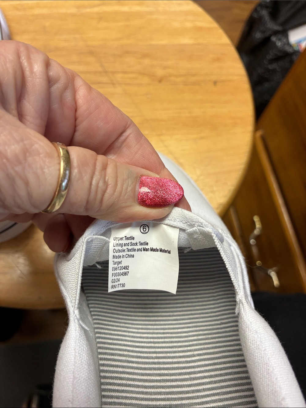 Old Navy White Canvas Slip-On Sneakers Women’s Suze Size 6